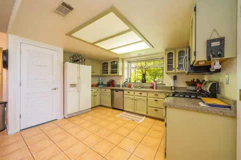 1855 Edgewood Dr, Redding, CA 96003 photo 9