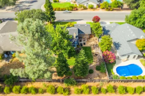 1855 Edgewood Dr, Redding, CA 96003 photo 4