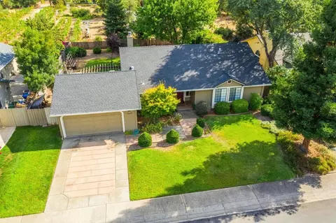 1855 Edgewood Dr, Redding, CA 96003 photo 3
