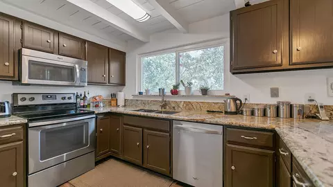 9083 Chaparral Dr, Redding, CA 96001 photo 10
