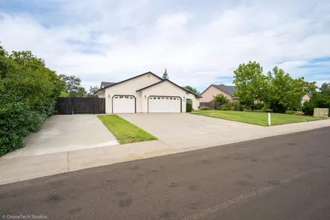 11570 Wilvern Ln, Redding, CA 96003 photo 2