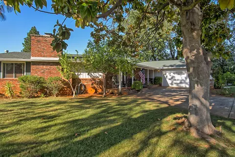 815 Redbud Dr, Redding, CA 96001 photo 3