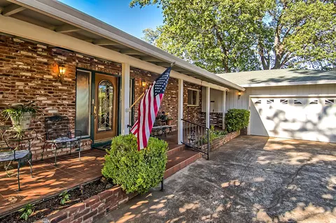 815 Redbud Dr, Redding, CA 96001 photo 2