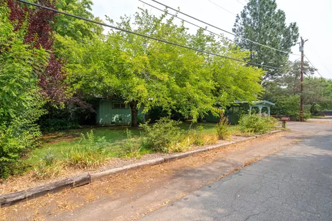 2384 Marilyn Ave, Redding, CA 96002 photo 2