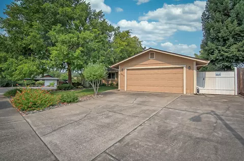 2210 Chelsa, Redding, CA 96002 photo 5
