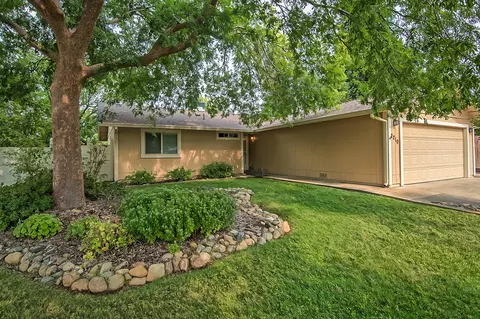 2210 Chelsa, Redding, CA 96002 photo 2