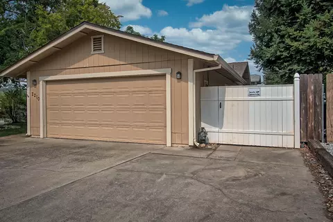 2210 Chelsa, Redding, CA 96002 photo 6