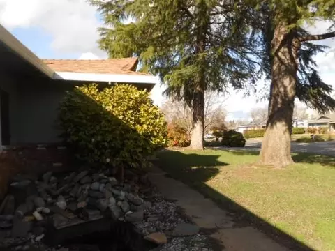 7028 Granada Dr, Redding, CA 96002 photo 5