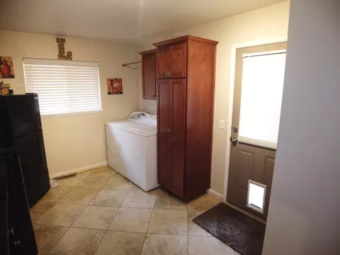 621 Dee Ct, Redding, CA 96002 photo 13