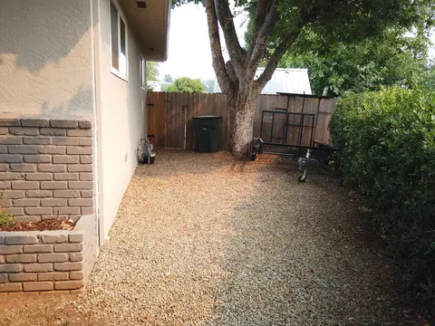 621 Dee Ct, Redding, CA 96002 photo 5