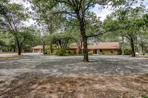 10328 October Ln, Redding, CA 96003 photo 3