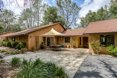 10328 October Ln, Redding, CA 96003 photo 5