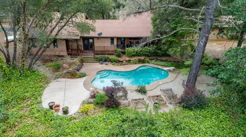 10328 October Ln, Redding, CA 96003 photo 1