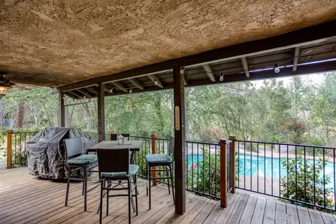 10328 October Ln, Redding, CA 96003 photo 34