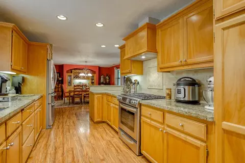 10328 October Ln, Redding, CA 96003 photo 9