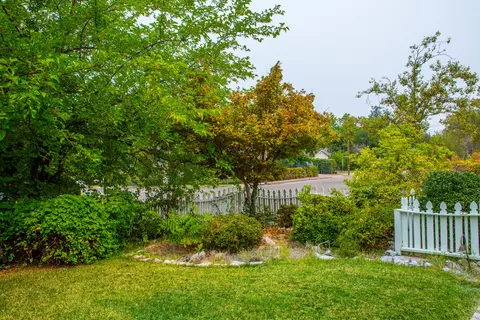 1204 Walnut Ave, Redding, CA 96001 photo 5