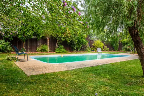 1204 Walnut Ave, Redding, CA 96001 photo 37