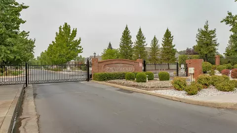 372 Bountiful Path, Redding, CA 96003 photo 3