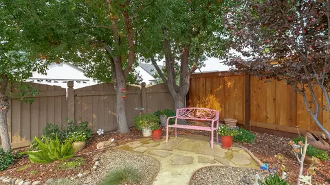 372 Bountiful Path, Redding, CA 96003 photo 17