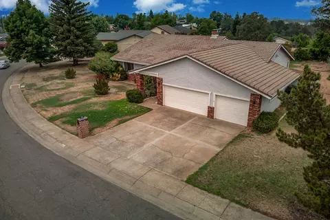 589 Teakwood Dr, Redding, CA 96003 photo 1
