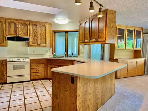 589 Teakwood Dr, Redding, CA 96003 photo 12