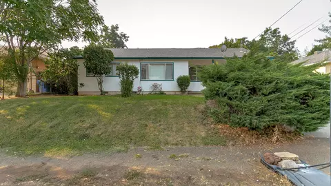 1104 Third St, Redding, CA 96002 photo 5