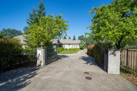 13198 Tierra Heights Rd, Redding, CA 96003 photo 2