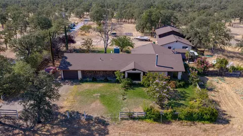 21349 Gilbert Dr, Redding, CA 96002 photo 4