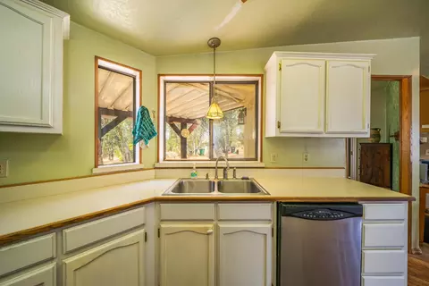 21106 Stepheno Ln, Redding, CA 96003 photo 5