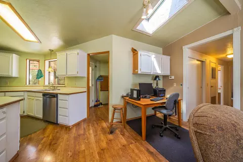 21106 Stepheno Ln, Redding, CA 96003 photo 3