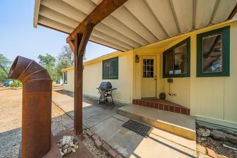 21106 Stepheno Ln, Redding, CA 96003 photo 2