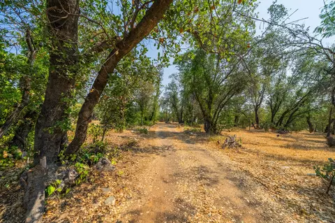 21106 Stepheno Ln, Redding, CA 96003 photo 32