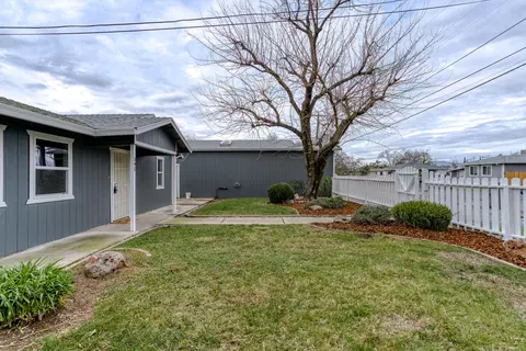 591 Markwood Dr, Redding, CA 96002 photo 3