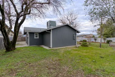 591 Markwood Dr, Redding, CA 96002 photo 4