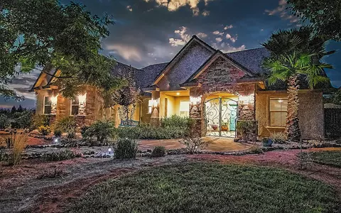 1501 Brinn Dr, Redding, CA 96001 photo 2