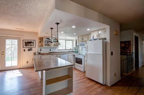 2165 Karen Pl, Redding, CA 96001 photo 9