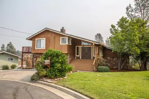 4635 Castle Ct, Redding, CA 96001 photo 2