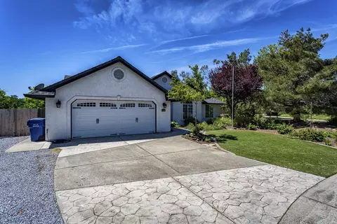 930 Hillsdale Ct, Redding, CA 96003 photo 1