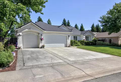 2962 Henrys Fork Dr, Redding, CA 96002 photo 2