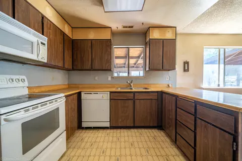 11769 Milton Park Ln, Redding, CA 96003 photo 15