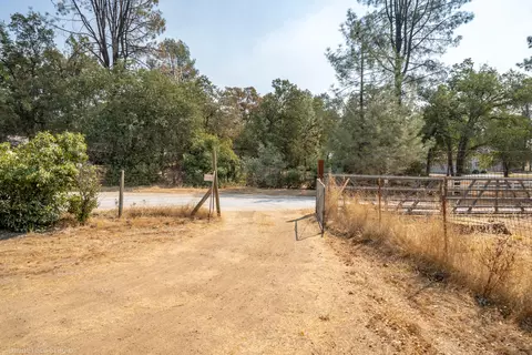 11769 Milton Park Ln, Redding, CA 96003 photo 41
