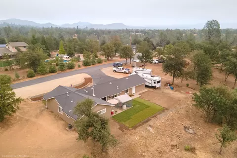 11421 Prosperity Ln, Redding, CA 96003 photo 4