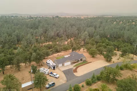 11421 Prosperity Ln, Redding, CA 96003 photo 3