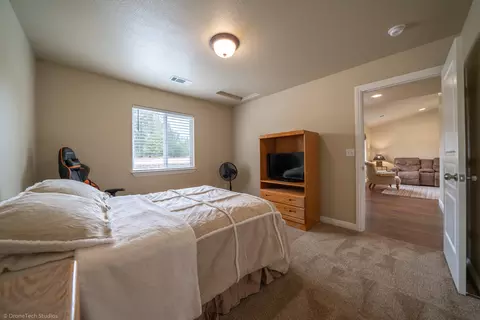 11421 Prosperity Ln, Redding, CA 96003 photo 17