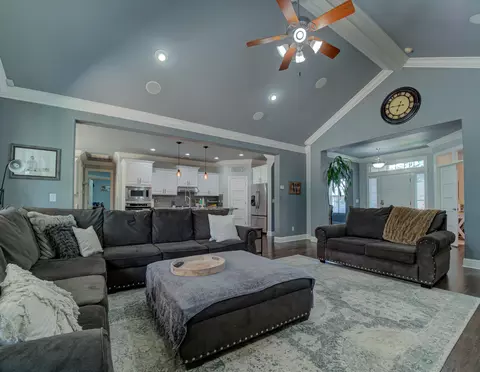 2929 Blue Horizon Dr, Redding, CA 96002 photo 6