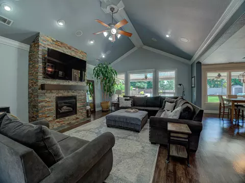 2929 Blue Horizon Dr, Redding, CA 96002 photo 4