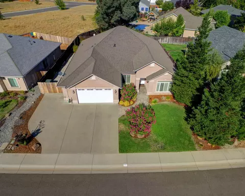 1345 Bonhurst Dr, Redding, CA 96003 photo 3