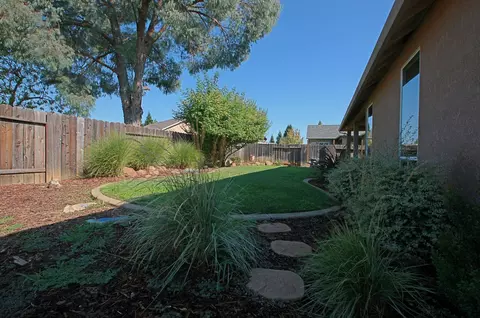 1345 Bonhurst Dr, Redding, CA 96003 photo 6