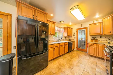 410 Woodacre Dr, Redding, CA 96002 photo 11