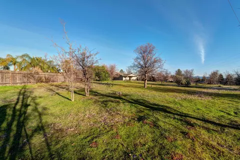 2243 Badger Ct, Redding, CA 96001 photo 4